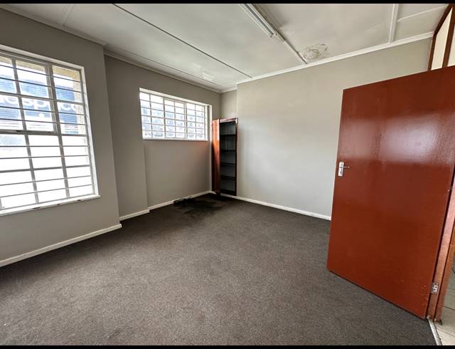747M² WAREHOUSE TO LET IN PAARDEN EILAND